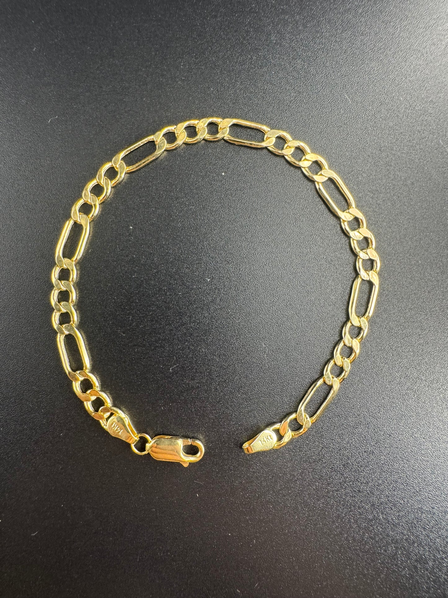 HOLLOW YELLOW FIGARO BRACELET